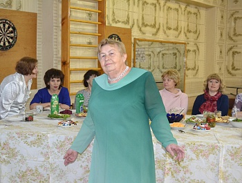 Мужчины и женщины поздравили друг друга!