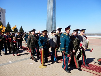 Фоторепортаж с возложения цветов к Вечному огню