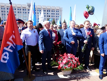 Фоторепортаж с возложения цветов к Вечному огню