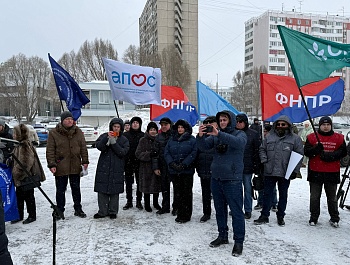 Своих не бросаем