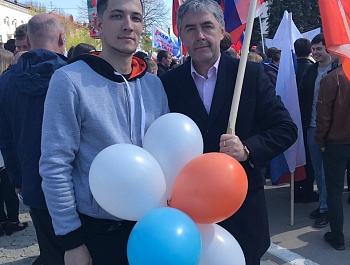 Поздравляем с 1 мая!