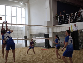 Белый песок и атмосфера праздника