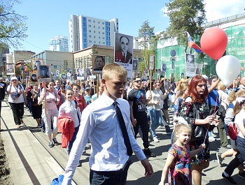 Фоторепортаж с возложения цветов к Вечному огню