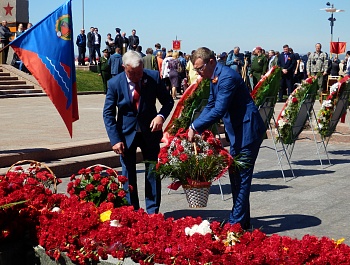 Фоторепортаж с возложения цветов к Вечному огню