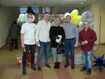 Цветы для мамы и коллег