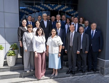 Курс на стабильность и социальную защиту!