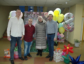 Цветы для мамы и коллег