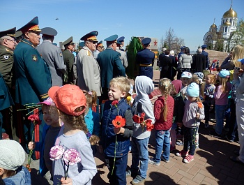 Фоторепортаж с возложения цветов к Вечному огню