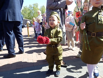 Фоторепортаж с возложения цветов к Вечному огню