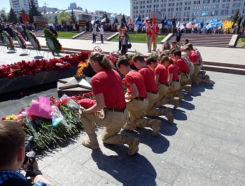 Фоторепортаж с возложения цветов к Вечному огню