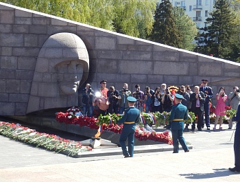 Фоторепортаж с возложения цветов к Вечному огню