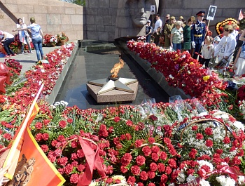 Фоторепортаж с возложения цветов к Вечному огню